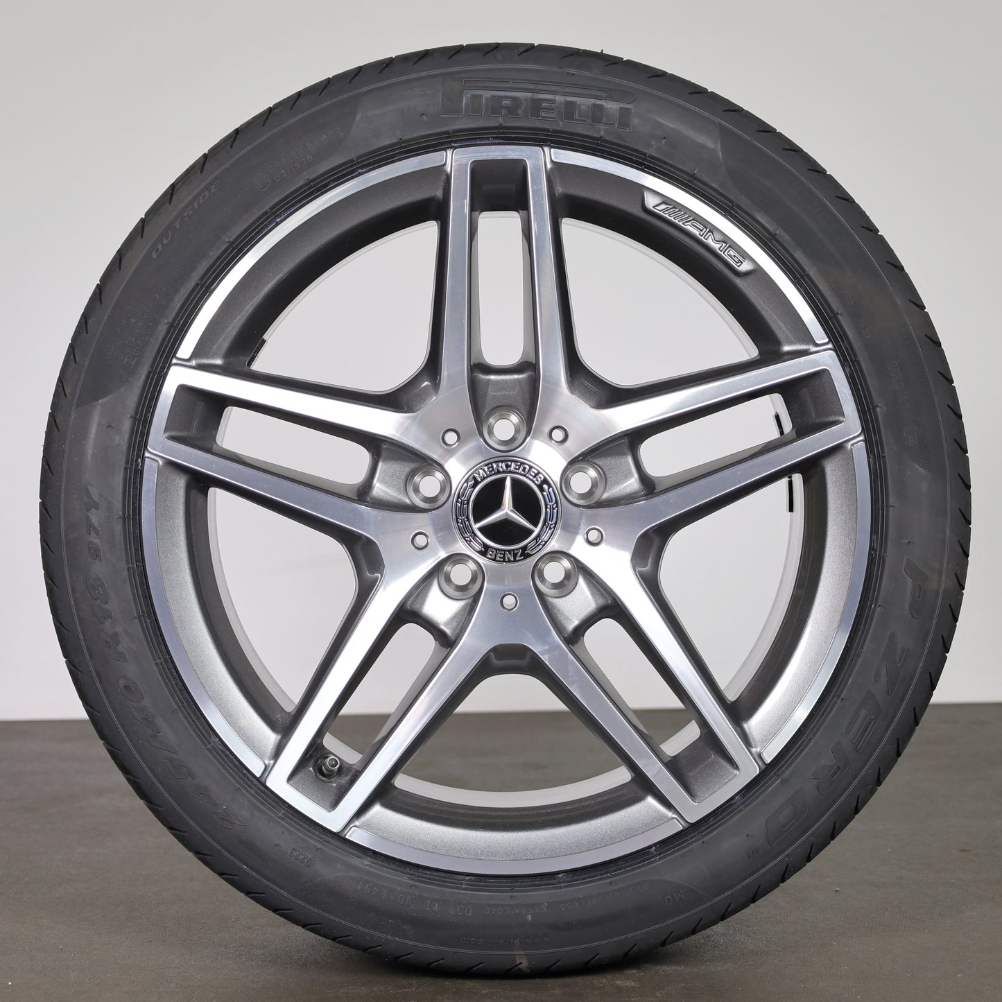 Mercedes E-Klasse W212 S212 AMG 18 Zoll Sommerräder A2124010300 Pirelli NEU
