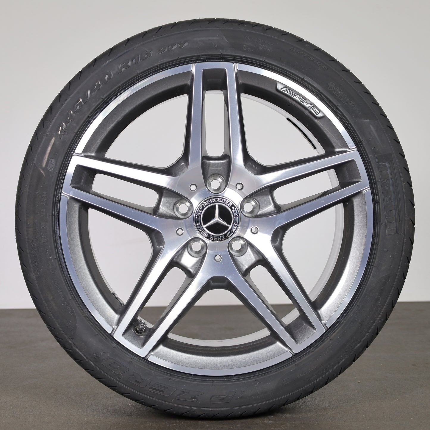 Mercedes E-Klasse W212 S212 AMG 18 Zoll Sommerräder A2124010300 Pirelli NEU