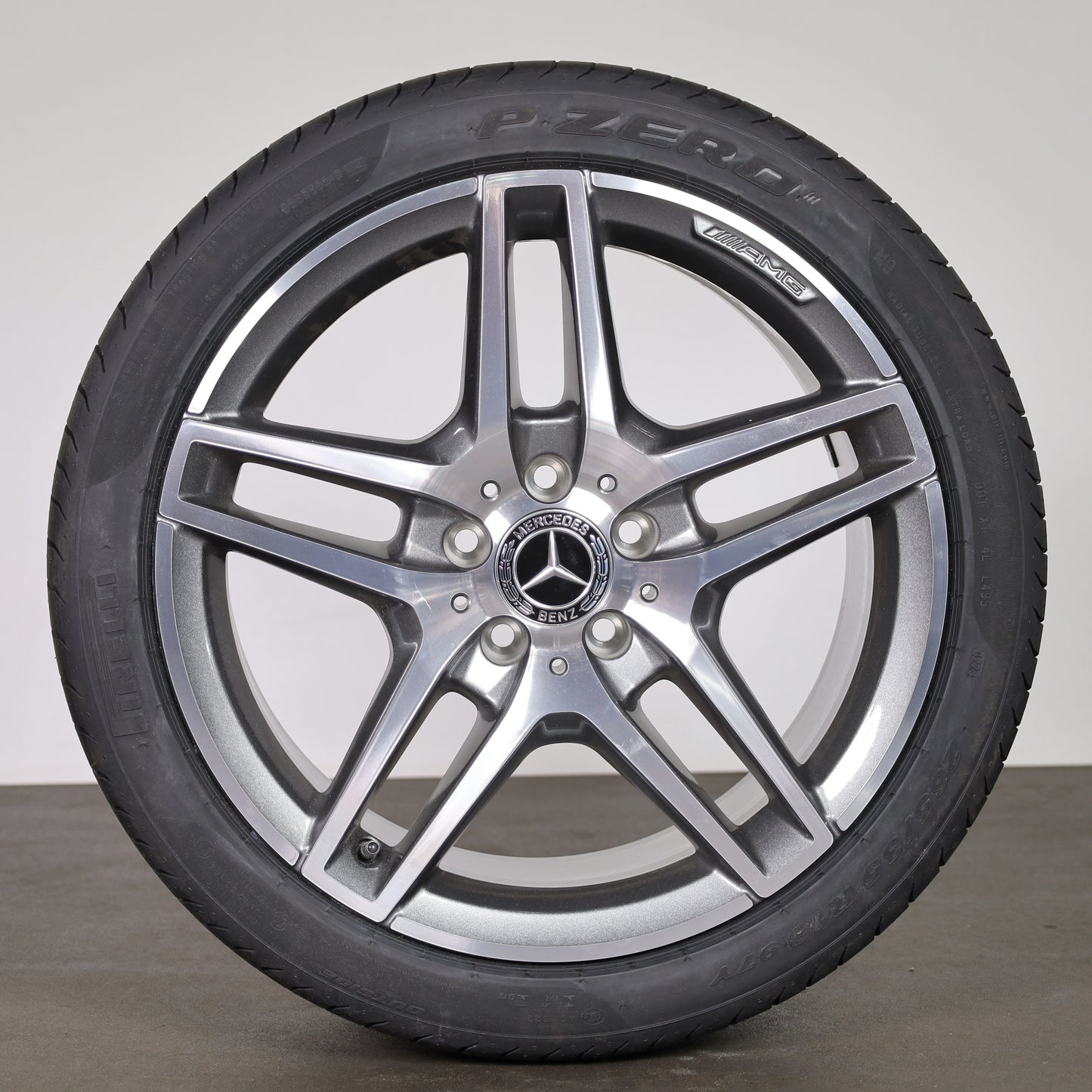 Mercedes E-Klasse W212 S212 AMG 18 Zoll Sommerräder A2124010300 Pirelli NEU