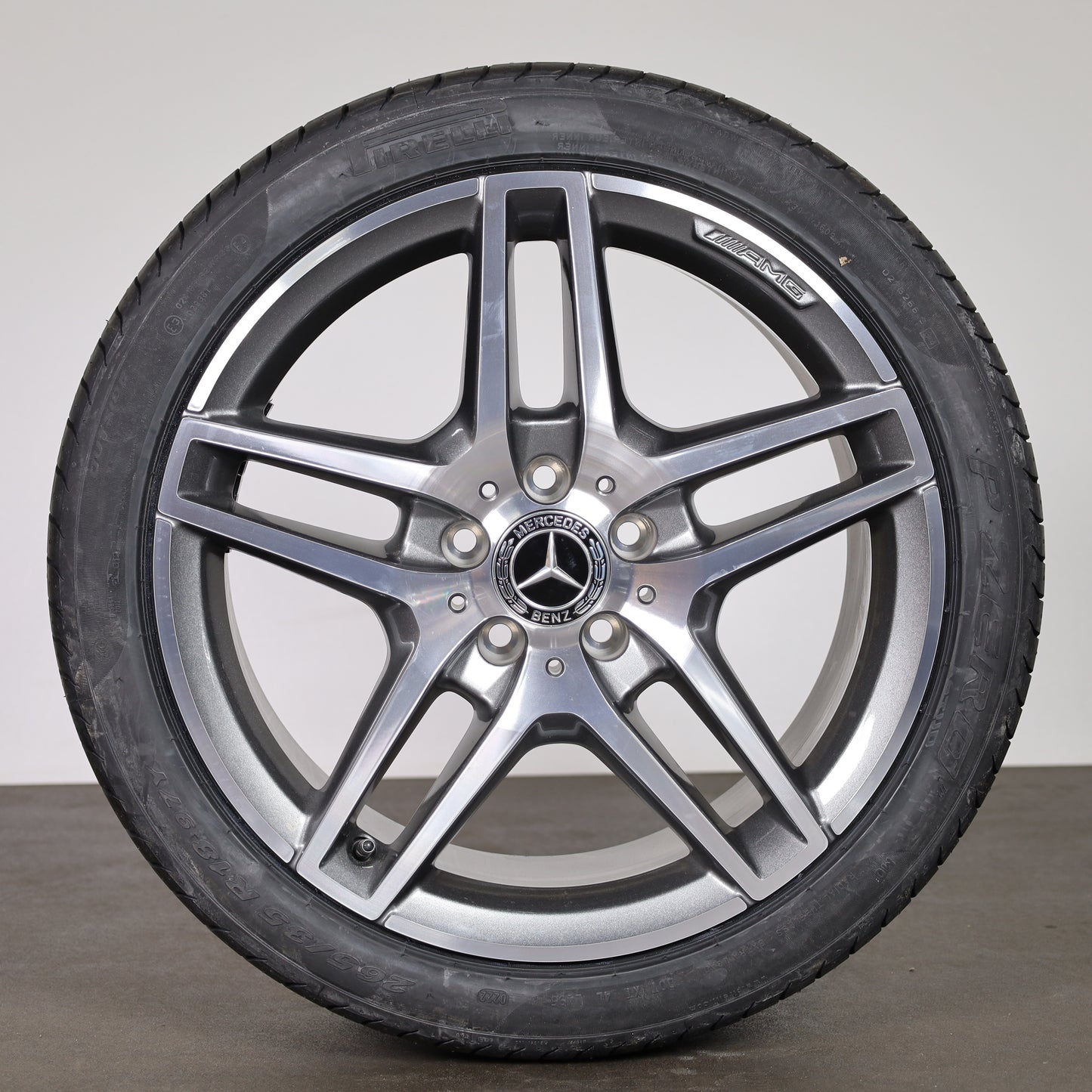 Mercedes E-Klasse W212 S212 AMG 18 Zoll Sommerräder A2124010300 Pirelli NEU